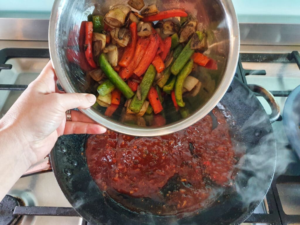 Adding vegies back into gravy.